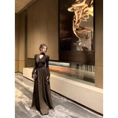 批发时尚套装裙女2026春季新款法式<b class='q'>赫本</b><b class='q'>风</b>V领上衣a字大摆半身裙两件套