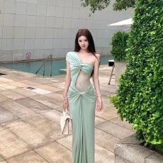 批发纯欲风辣妹镂空包臀<b class='q'>裙</b>女夏新款掐腰露锁骨扭结不规则设计感连衣<b class='q'>裙</b>