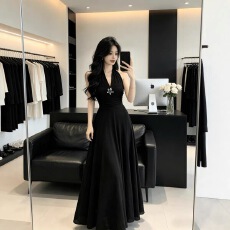 批发v领挂脖连衣裙女<b class='q'>夏</b>2026新款法式御姐风海边度假收腰吊带网纱长裙