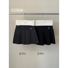 批发韩系jk百褶裙设计经典款半身裙女秋冬新款<b class='q'>高腰</b>毛呢气质<b class='q'>短裙</b>配胸针