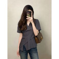 批发时尚气质V领短袖<b class='q'>衬衫</b>女夏季胖MM大码300斤简约百搭设计感别致上衣