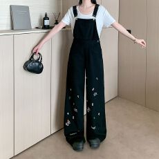 批发实拍~童趣刺绣黑色牛仔<b class='q'>背带裤</b>女重工减龄宽松显瘦直筒阔腿裤