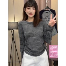 批发商场专柜2026年早春新款扎染字母设计长袖T恤修身显瘦百搭上衣女