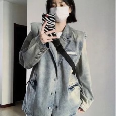 批发<b class='q'>牛仔</b>上衣春秋季新款复古独特设计感宽松西装领夹克设计感小众潮牌