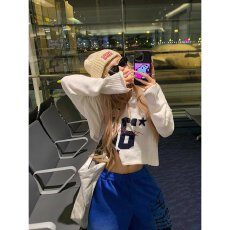 批发美式复古斜肩字母印花长袖毛衣女2025<b class='q'>夏</b>季新款宽松百搭辣妹风上衣