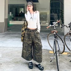 批发国<b class='q'>潮</b>复古迷彩工装大口袋阔腿短裤美式街头水洗做旧休闲七分裤新款