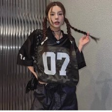 批发美式魔方印花冰丝足球服<b class='q'>短袖</b>女男夏薄款速干运动t恤v领设计感球衣