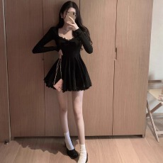 批发女<b class='q'>秋</b>冬2026新款小个子气质收腰a字短裙法式赫本风黑色针织连衣裙