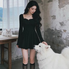 连衣裙女秋冬小个子气质收腰短裙大码胖MM法式时尚赫本风黑色针织