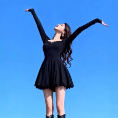 批发减龄黑色连衣裙女春季新款长袖修身收腰<b class='q'>气质</b>纯欲辣妹百褶A字短裙