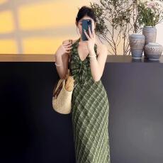批发原版做法，韩国网+绿色碎花绝美韩版百搭印花挂脖度假风气质显瘦