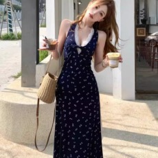 批发原版做法 有胸垫 法式复古藏蓝色V领修身碎花连衣裙女