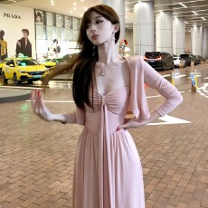 批发原版做法有胸垫连衣裙子女早<b class='q'>秋</b>季2026新款法式纯欲风粉色吊带