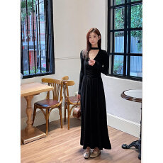 批发秋<b class='q'>冬</b>季小众女收腰修身显瘦气质针织长裙设计感V领褶皱连衣裙
