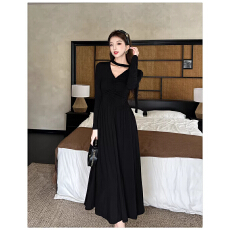 批发女<b class='q'>冬季</b>褶皱修身长裙设计感收腰a字裙子辣妹v领飘带长袖针织<b class='q'>连衣裙</b>