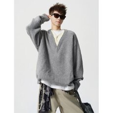 批发纯北极】重磅淘潮假两件V领小众设计感纯色毛衣男休闲<b class='q'>宽松</b><b class='q'>针织衫</b>