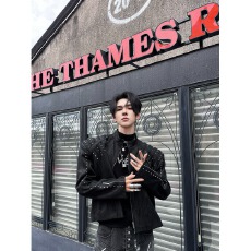 批发【铆钉纹理PU<b class='q'>皮衣</b>】夹克<b class='q'>男</b>前言日记春秋垫肩皮夹克ins设计感上衣