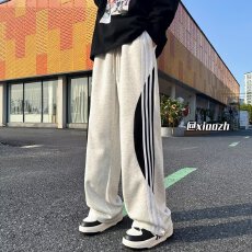 批发三条杠潮流街区裤子春秋装2026新款夏季休闲阔腿直筒卫裤长裤潮