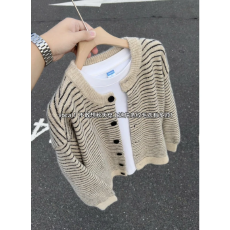 批发老钱风十八复古条纹拼色圆领针织开衫男女秋冬宽松休闲百搭毛衣