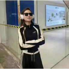 批发美式<b class='q'>运动服</b>女秋季新款百搭时尚气质外套休闲紧身长袖立领拉链开衫