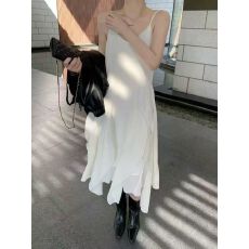 批发2026年小众不撞款海边度假风法式不规则设计荷叶边吊带<b class='q'>连衣裙</b>女