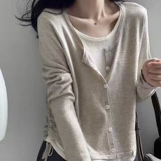 批发秋冬2025年新款韩版撞色条纹抽绳假两件纽扣针织长袖打底衫上衣女