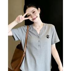 大码女装超好看设计感V领纽扣短袖T恤衫夏季显瘦正肩刺绣纯棉上衣