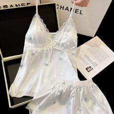 批发网图<b class='q'>夏季</b><b class='q'>性感</b><b class='q'>睡衣</b>女烫银蝴蝶冰丝吊带短裤套装带胸垫纯欲风家居服