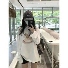 批发2026年新款百搭韩系白色童话木马长袖T恤女夏季新款慵懒风上衣