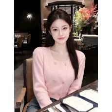 批发已出货粉色方领毛衣外套新款甜美修身短款<b class='q'>针织</b>开衫<b class='q'>上衣</b>女