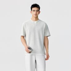 批发老钱风<b class='q'>v领</b>假两件短袖<b class='q'>t</b><b class='q'>恤</b>男   【含税价格:58.7】