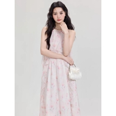 批发法式浪漫仙气晕染连衣裙夏季女新款度假风挂脖修身碎花连衣裙