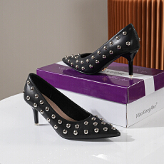 批发2026欧美外贸新款时尚细跟<b class='q'>性感</b>铆钉百搭细跟百搭女士单鞋35-44码