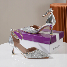 批发2026欧美外贸新款时尚细跟<b class='q'>性感</b>铆钉细跟百搭女士单鞋34-44码