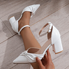 批发2026欧美外贸新款时尚粗跟尖头梅花装饰性感高跟跨境百搭女士单鞋