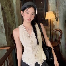 批发原版V领法式小众背心女2025<b class='q'>夏</b>季设计感镂空蕾丝拼接气质吊带上衣