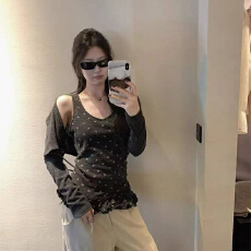 批发灰色<b class='q'>套装</b>百搭日常风<b class='q'>休闲</b>小众设计感秋季温柔风搭配