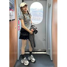 批发高级感休闲运动<b class='q'>套装</b>女夏季纯欲风修身正肩灰色波点短袖短裙两件套