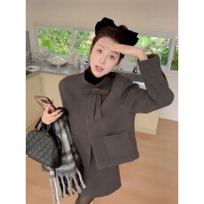 批发复古小众设计感蝴蝶结毛呢夹棉加厚短外套+高腰显瘦a字半身裙套装