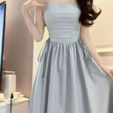 批发法式吊带白色方领连衣裙收腰显瘦绝美海边度假气质<b class='q'>背心</b><b class='q'>长裙</b>夏褶皱