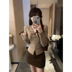 批发原版品质】蝴蝶结v领长袖t恤秋季木质五角星纽扣<b class='q'>修身</b>显瘦上衣