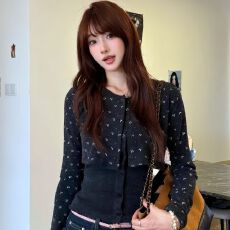 批发欢迎外贸公司合作，小碎花短款<b class='q'>长袖</b>开衫套装女冬季背心吊带<b class='q'>两件套</b>