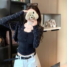 批发欢迎外贸公司合作，小碎花短款<b class='q'>长袖</b>开衫套装女冬季背心吊带<b class='q'>两件套</b>