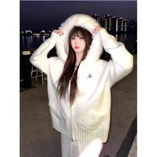 批发欢迎<b class='q'>外贸</b>公司合作，字母刺绣毛领帽<b class='q'>开衫</b>外套宽松休闲外套