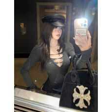 批发欢迎外贸公司合作，V领镂空设计感长袖T恤女生季<b class='q'>修身</b><b class='q'>打底衫</b>上衣