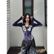 批发欢迎外贸公司合作，数字印花V领长袖<b class='q'>T</b><b class='q'>恤</b>女修身正肩打底衫上衣