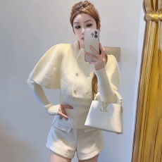 批发<b class='q'>双排扣</b>小香风简约氛围感斗篷+舒适百搭长袖毛衣女士冬季两件套