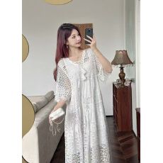 批发原创民族风复古镂空<b class='q'>高端</b>蕾丝<b class='q'>连衣裙</b>女宽松文艺白色长裙大码长袍子