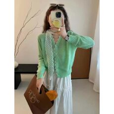 批发2026秋<b class='q'>冬</b>新款时尚蕾丝拼接针织开衫chic法式复古软糯上衣