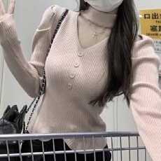 批发V领挂脖长袖针织衫女<b class='q'>春</b>秋2025新款法式设计感修身内搭打底衫上衣